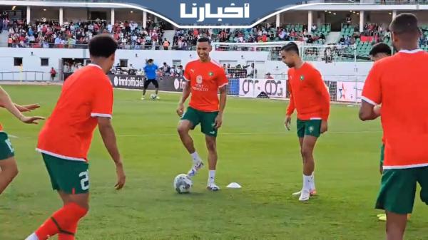 قبل انطلاق مباراة زامبيا.. أجواء أخوية بين لاعبي المنتخب الوطني